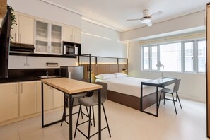 Room - Modern Cozy Studio in Prime Location (Taguig)