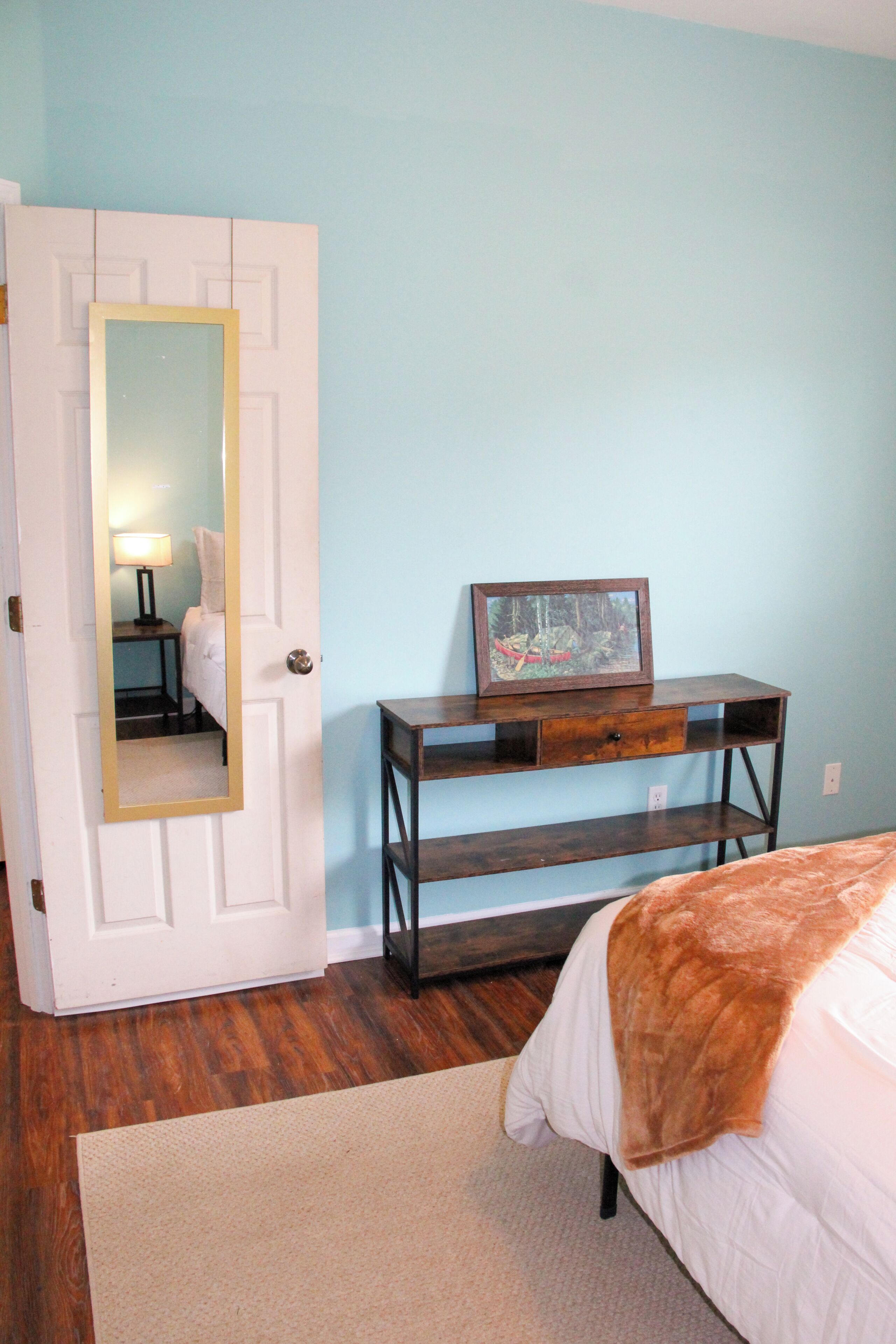 3 bedrooms, desk, iron/ironing board, WiFi (free)