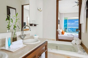 Bathroom - 2-bedroom resort in brilliant Nuevo Nayarit with swimming pools galore! (Nuevo Nayarit)
