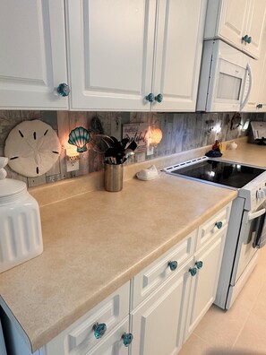 Private kitchen - Welcome to your coastal getaway! (Orange Beach)