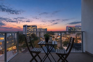 Outdoor dining - The Grove | Airport-side Urban Escape (Mascot)