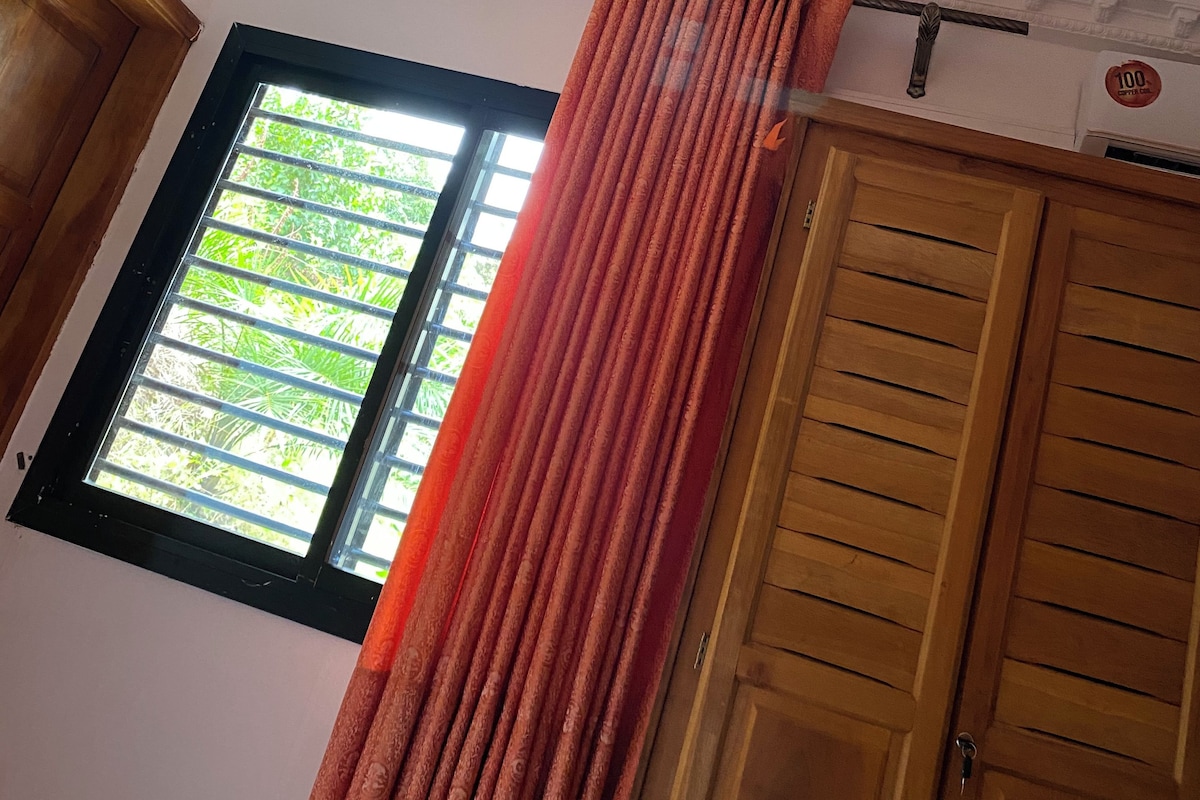 Quarto luxo, sacada, vista para o mar | Quartos à prova de som, Wi-Fi de cortesia