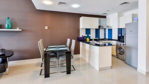 Dining - Luxury 1BR Ocean Heights, 64th Floor Panoramic Sea and Palm Views with Jacuzzi (Dubai)