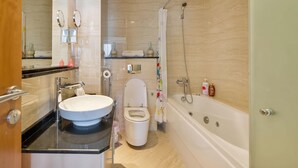 Bathroom - Luxury 1BR Ocean Heights, 64th Floor Panoramic Sea and Palm Views with Jacuzzi (Dubai)