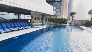 Pool - Luxury 1BR Ocean Heights, 64th Floor Panoramic Sea and Palm Views with Jacuzzi (Dubai)
