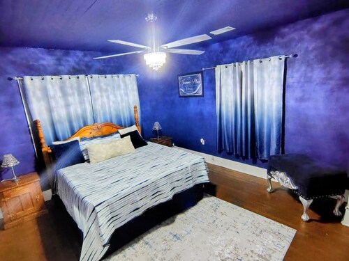 The Blue Note House: Historic 6-bedroom Marvelous Music-Themed Gulfport Getaway