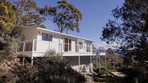 Unclassified image, 3 of 68, button - Graceys Beach House Dennes Point (Kingborough)