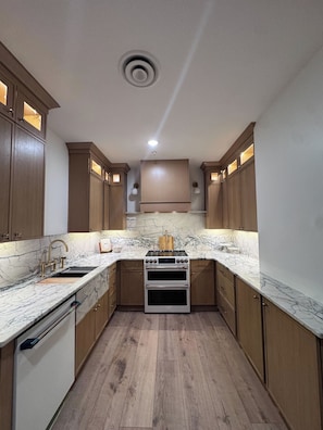 Unclassified image, 5 of 32, button - Skyline Haven: Penthouse-style Luxury Condo, Walk to CWS, Sleeps 16+ (Omaha)