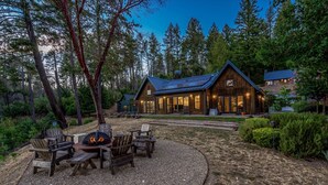 A lodge with a fire pit and outdoor seating, surrounded by a forest. - The Ridge at Mill Creek- Hot Tub, Pool & Tastings (Healdsburg)