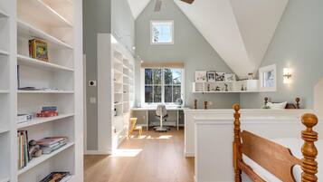 4 bedrooms, desk, iron/ironing board, travel cot