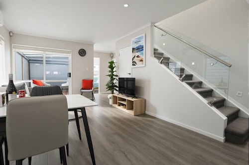 Modern 4BR Home | 3 Bath | Free Parking