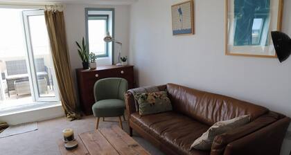 Lovely Seafront Flat and Balcony