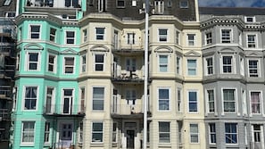 Exterior - Lovely Seafront Flat and Balcony (St Leonards-on-Sea)