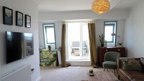 Living area - Lovely Seafront Flat and Balcony (St Leonards-on-Sea)