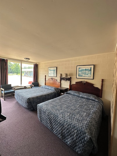 PARIS LANDING MOTEL