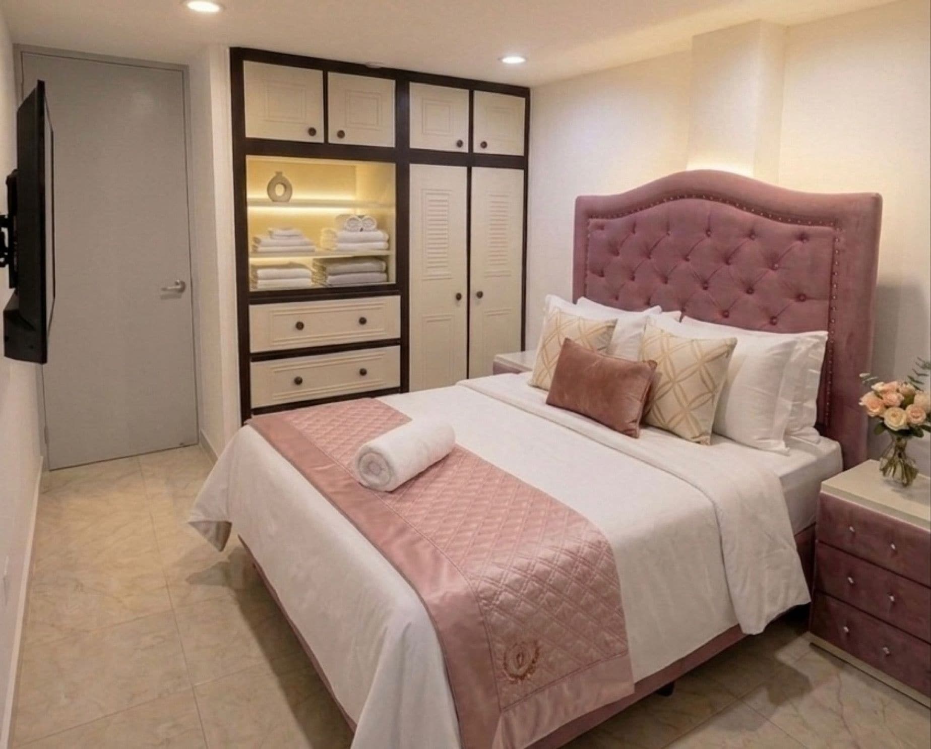 Iron/ironing board, free WiFi, bed sheets