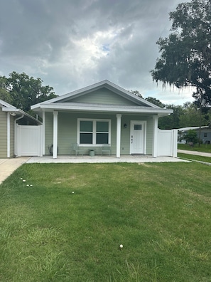 A single-story house with a front porch, a covered entryway, and a small front yard. - A guest cottage  Located in the heart of High Springs. (High Springs)