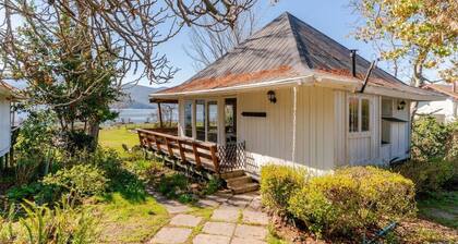 Laguna de Aculeo Lakefront Cabin, Pool & Pets