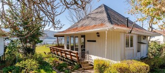 Laguna de Aculeo Lakefront Cabin, Pool & Pets