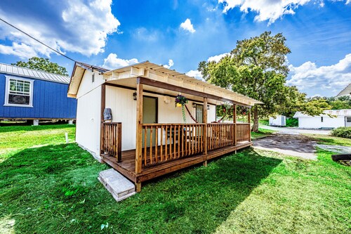 The Little Casita - Cozy 1-bedroom studio in welcoming Huntsville with AC