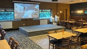 Meeting facility - Pet Friendly 2-Bed Lodge, Sleeps 5, Pool & Parking (Caernarfon)