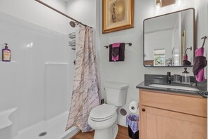 Bathroom - Fabulous 2-bedroom condo in welcoming Ponderay (Ponderay)