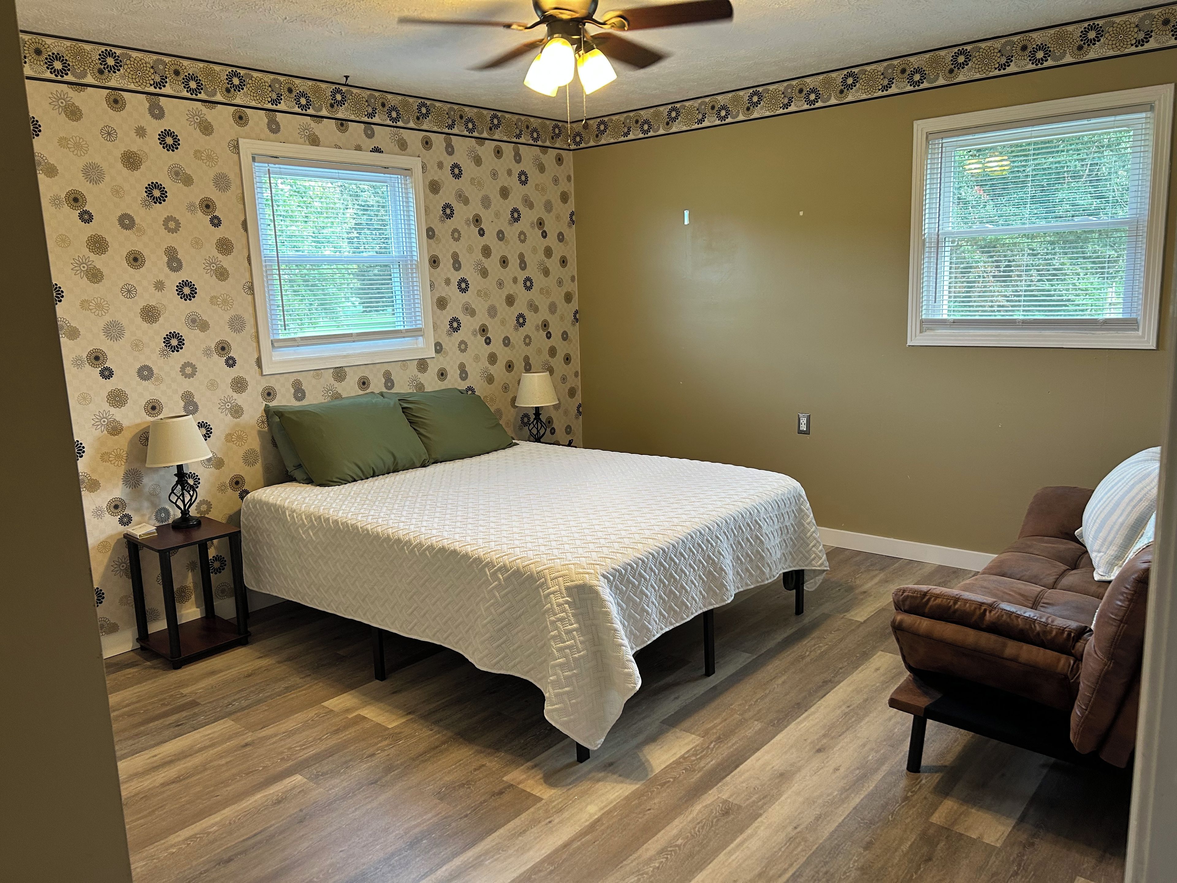 3 bedrooms, WiFi (free), bed sheets