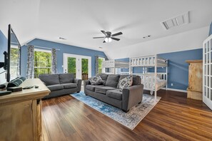 Unclassified image, 3 of 21, button - Charming 3-bedroom house with beautiful mountain view in Hot Springs. (Hot Springs)