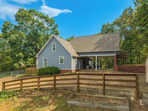 Unclassified image, 2 of 21, button - Charming 3-bedroom house with beautiful mountain view in Hot Springs. (Hot Springs)