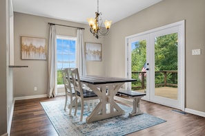 Unclassified image, 4 of 21, button - Charming 3-bedroom house with beautiful mountain view in Hot Springs. (Hot Springs)