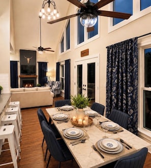 Dining - A Beautiful Stay. An Unforgettable Journey. (Helen)