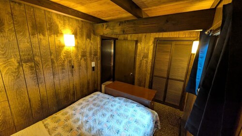 Charming 3-bedroom chalet in peaceful Haverhill for your getaway