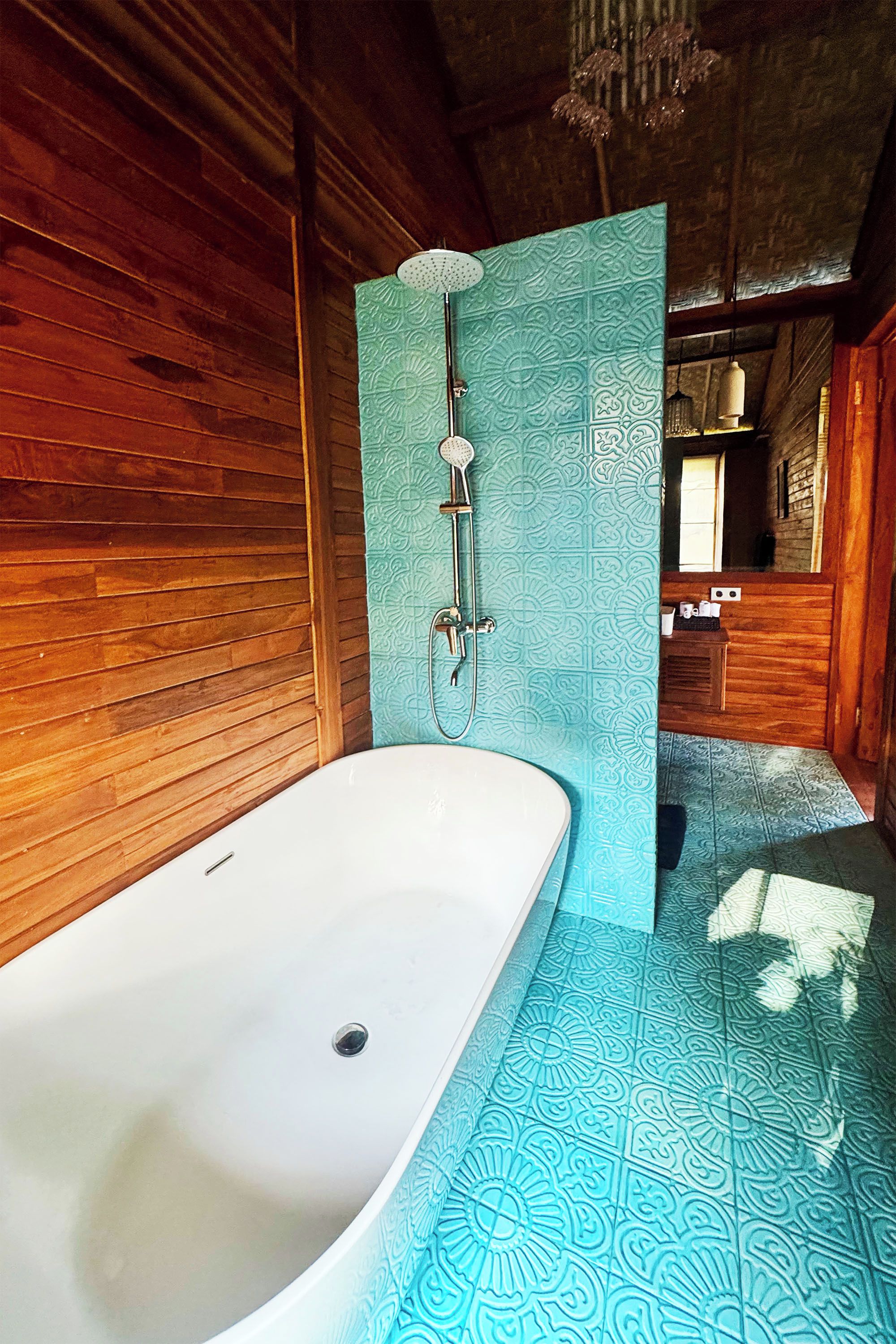 Deluxe Double Room, 1 Queen Bed, Valley View | Bathroom | Combined shower/tub, hair dryer, towels, soap