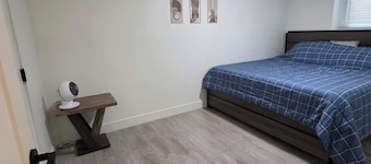 Peaceful 2-bedroom private suite with AC in lovely Surrey