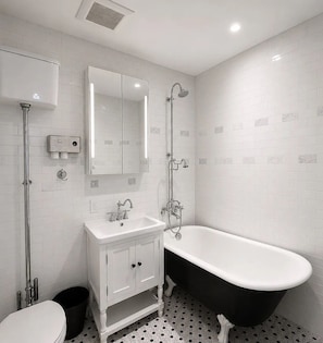 Unclassified image, 3 of 7, button - Lovely 2-bedroom apartment with AC in vibrant Brooklyn (Brooklyn)
