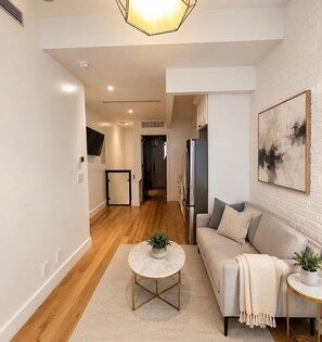 Unclassified image, 4 of 7, button - Lovely 2-bedroom apartment with AC in vibrant Brooklyn (Brooklyn)