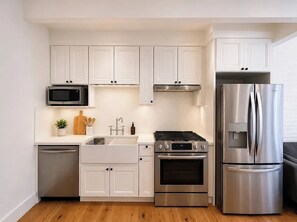 Unclassified image, 5 of 7, button - Lovely 2-bedroom apartment with AC in vibrant Brooklyn (Brooklyn)