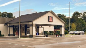 Exterior - Room w/ Kitchen & Free Onsite Parking | Coastal Bay Nutrition – 2.4 miles (Bay Minette)