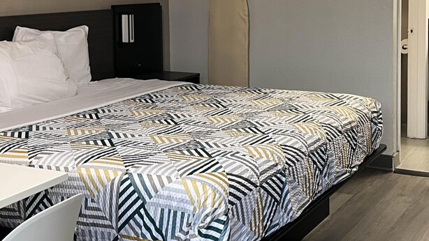 Room - Room w/ Kitchen & Free Onsite Parking | Coastal Bay Nutrition – 2.4 miles (Bay Minette)