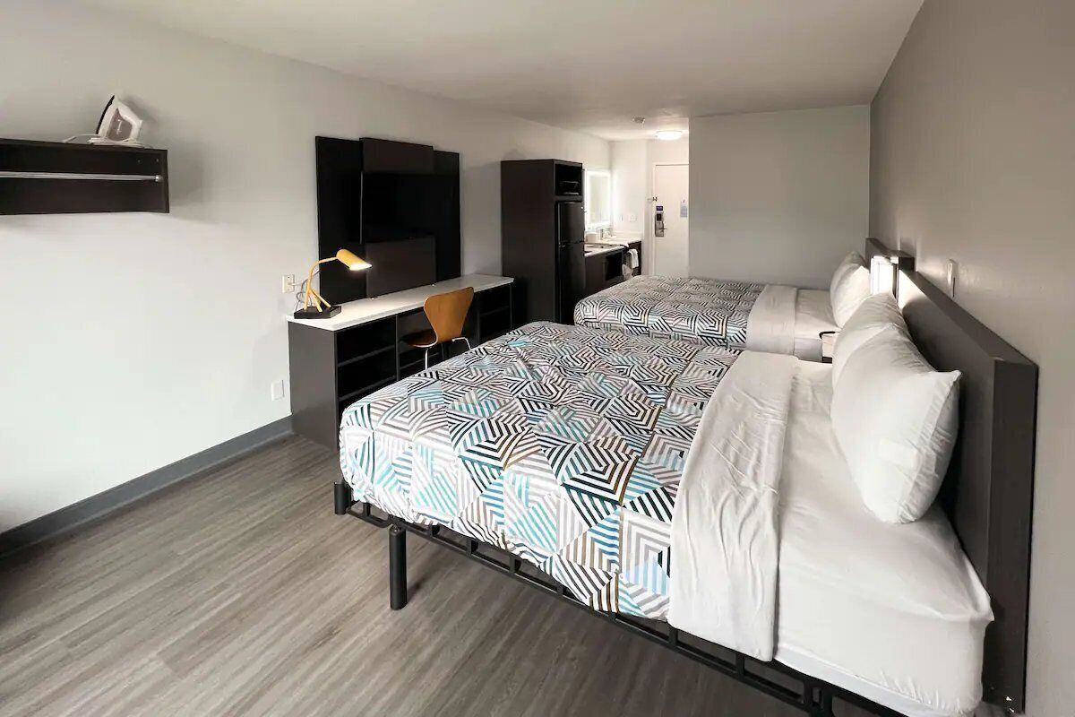 WiFi (free), bed sheets