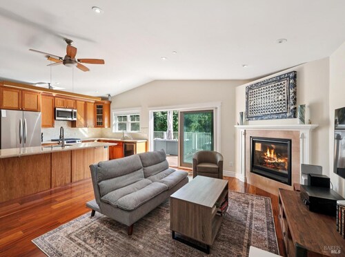 Gated Glen Ellen wine country 3 bed/2 bath house with Sonoma Mountain views