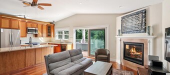 Gated Glen Ellen wine country 3 bed/2 bath house with Sonoma Mountain views