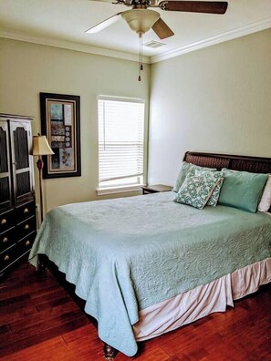 A bedroom with a large bed, a ceiling fan, a window with blinds, and a dresser. - Luna Del Mar - Beach Oasis Home - Pool/Relax/Grill (Destin)