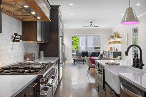 Private kitchen - NEW Luxe 7BR Sleeps 20 - Hot Tub - 13 Min Downtown (Atlanta)