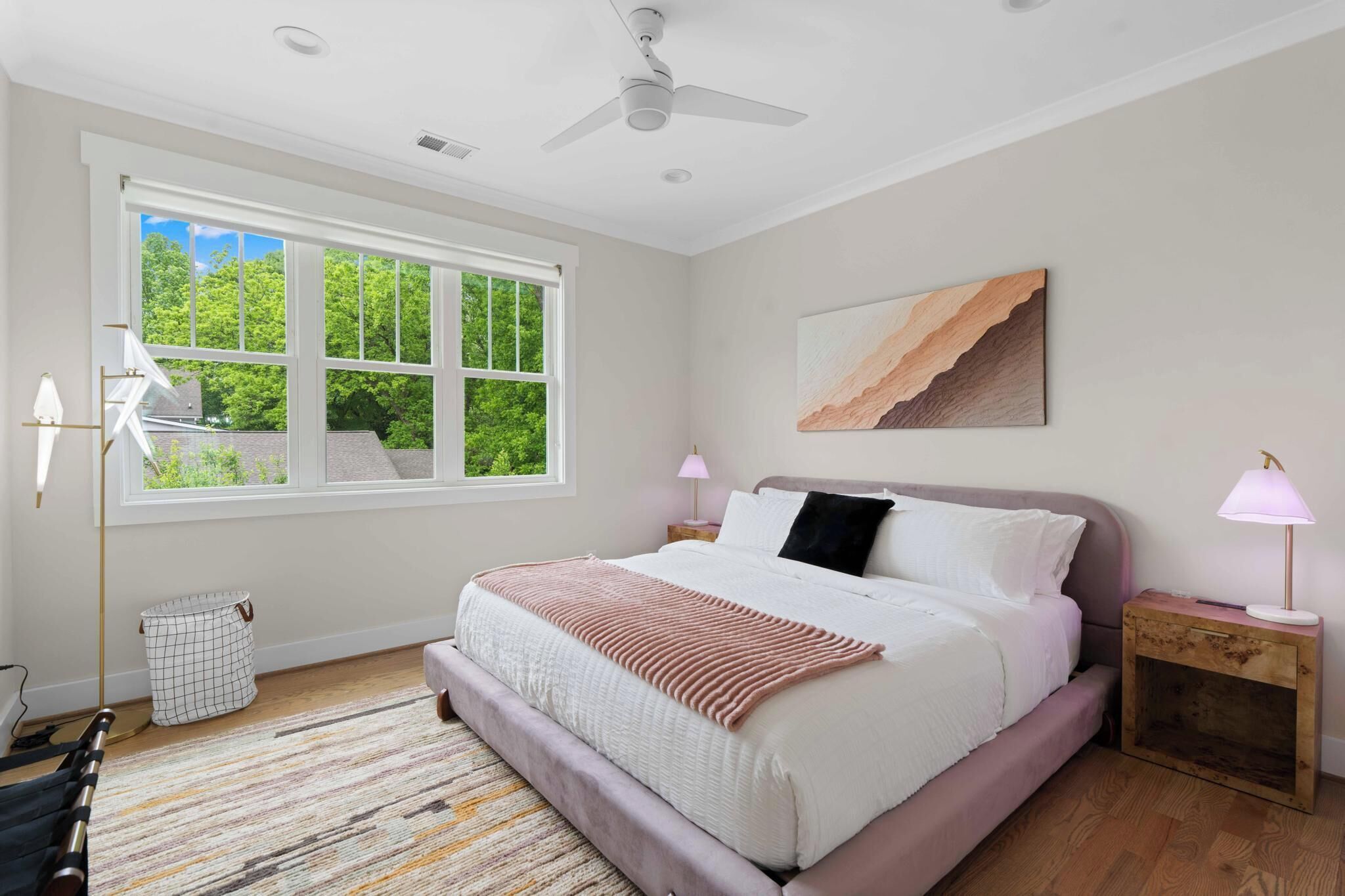 7 habitaciones, tabla de planchar con plancha, internet y ropa de cama 