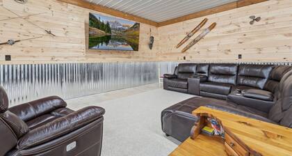 Private Cayuga Lakefront Escape/Gameroom/300ft Private Beach/Kayaks and more!
