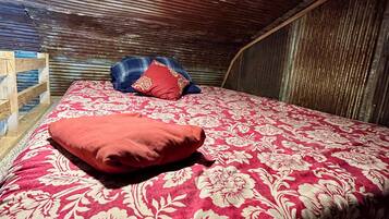 2 bedrooms, WiFi (free), bed sheets
