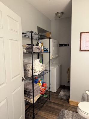 Bathroom - End of the Road guesthouse: peaceful 1-bedroom in Craig (Craig)