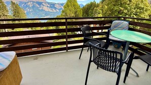 Unclassified image, 2 of 31, button - Waldhaus Panorama Home (CharmingStay), (Flumserberg Tannenbodenalp), by Interhome (Flumserberg Tannenbodenalp)