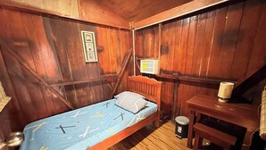 Room - Cozy 3-bedroom Private Tropical bungalow in fantastic Calatagan with AC (Calatagan)